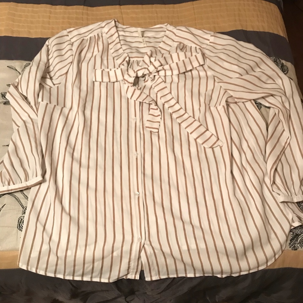Blouse with bow